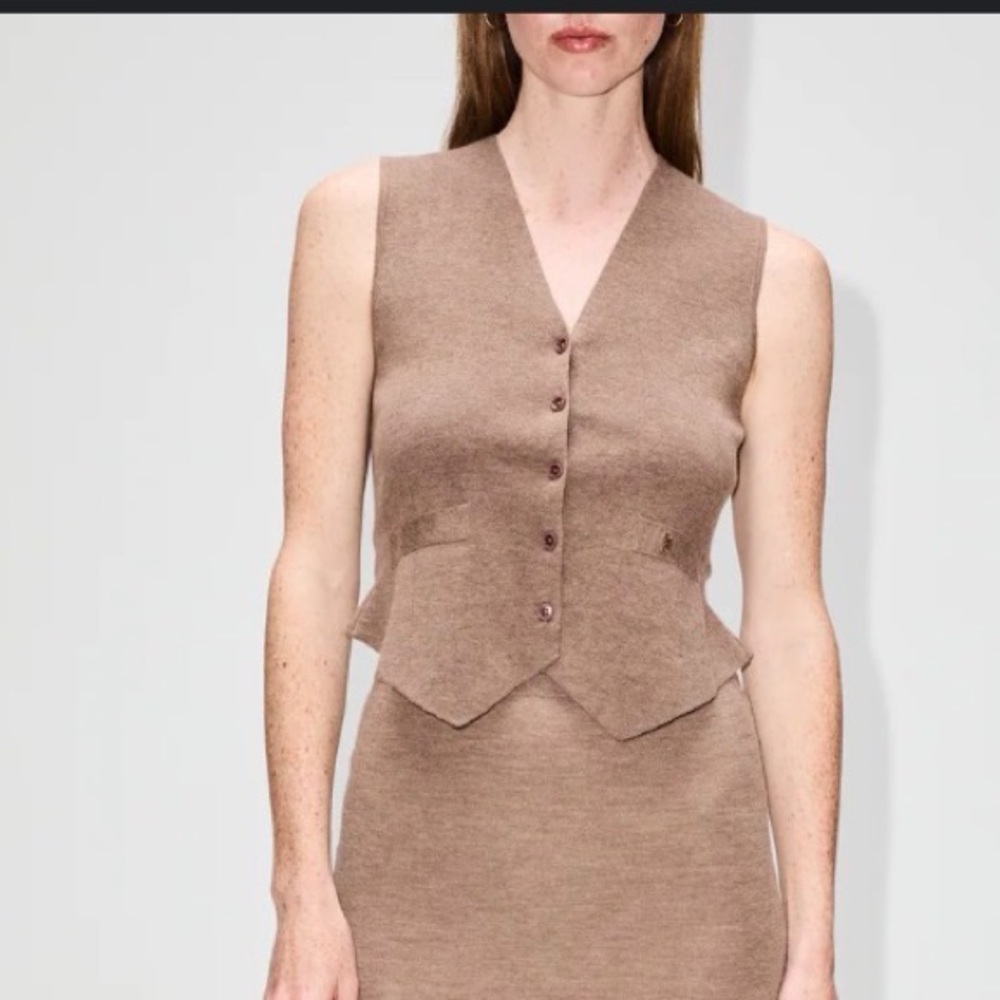 Eterne Cashmere Vest - Picture 2 of 8